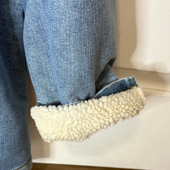 Vintage Old Navy Light Blue Jean Jacket with Cream Lining - Picture 3 of 5